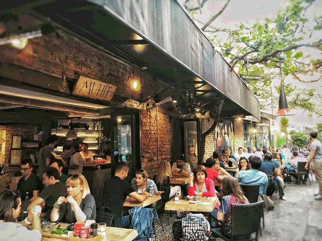 Muhit Karaköy Muhit Karaköy'ün bahçesi