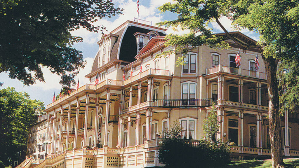 16 Best Upstate New York Resorts for 2025