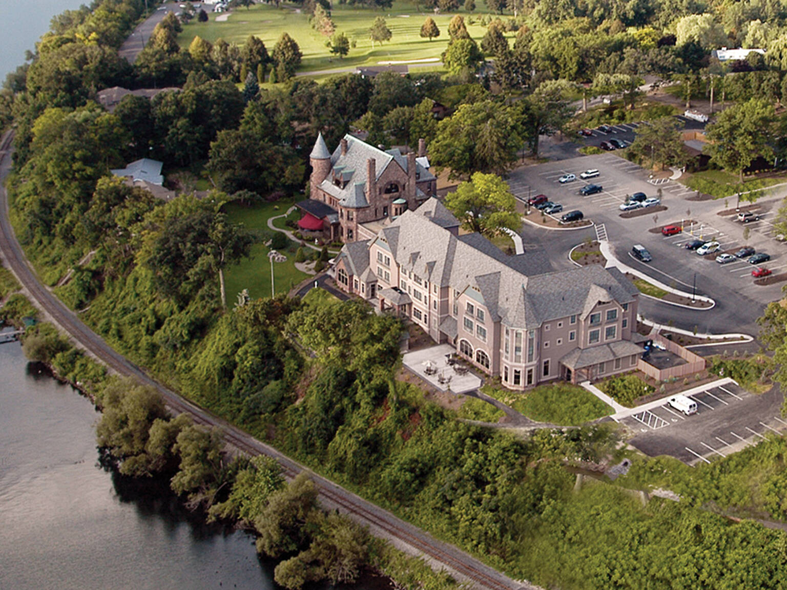 15 Best Upstate New York Resorts for 2024 | Best Places to Stay in New York