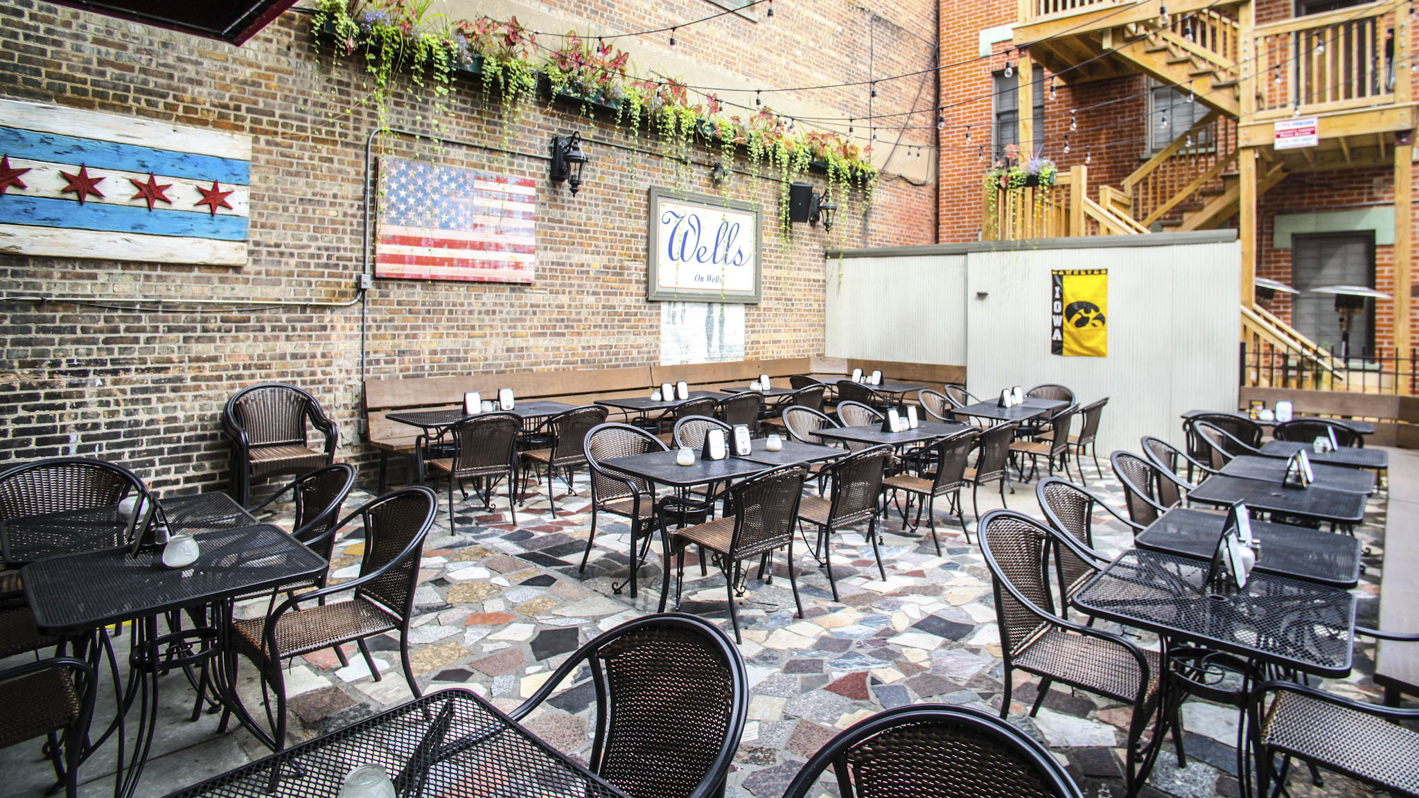 Wells on Wells Bars in Lincoln Park, Chicago