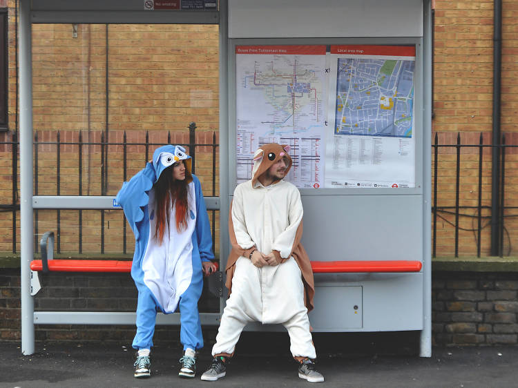 Seven hilarious ways Londoners make friends