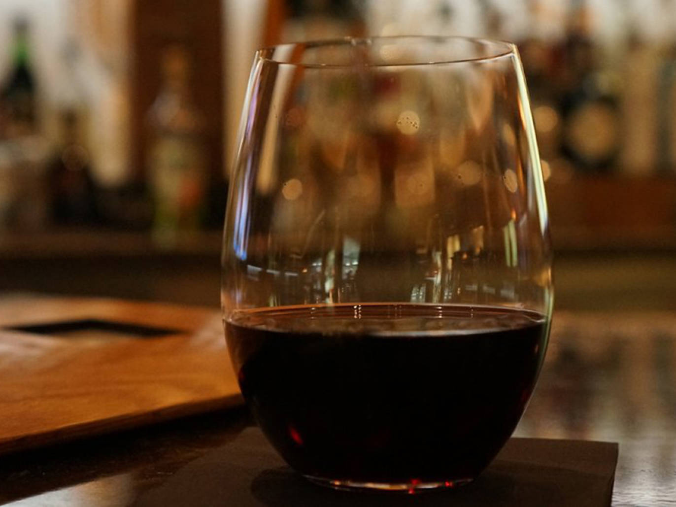 Best Las Vegas happy hour deals on beer, wine, cocktails and food