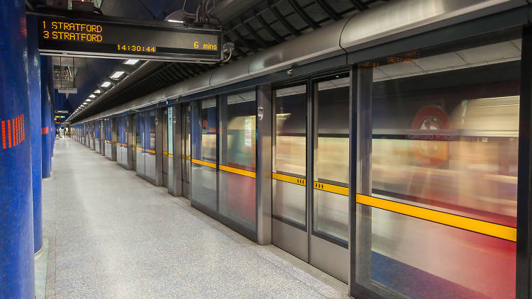 Why does the Jubilee line make that noise?