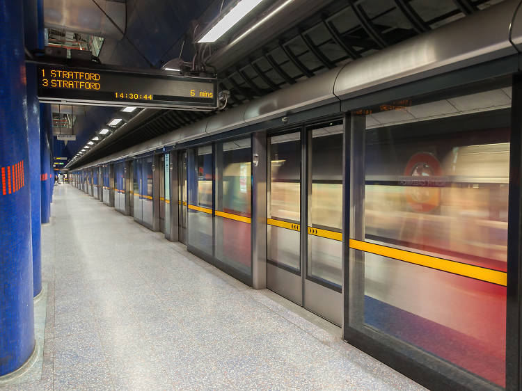 Why does the Jubilee line make that noise?
