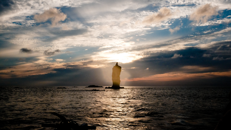 海上から最高の夕日を眺める。