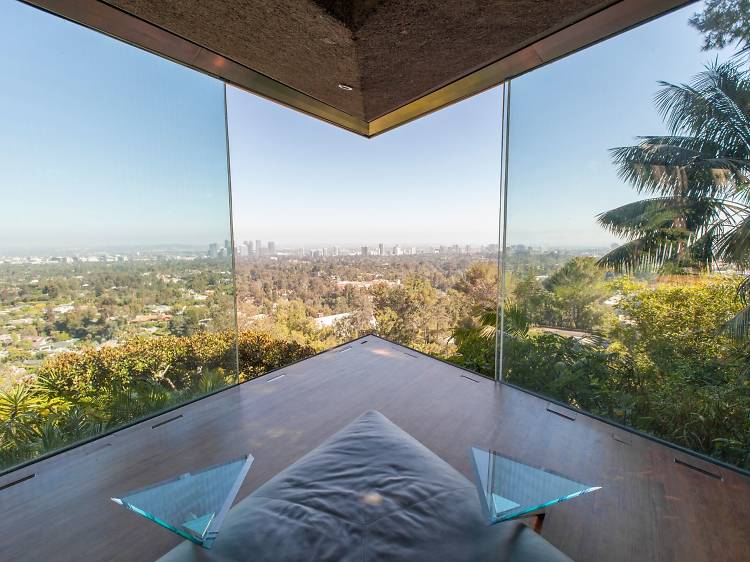 The master bedroom’s retracting glass walls