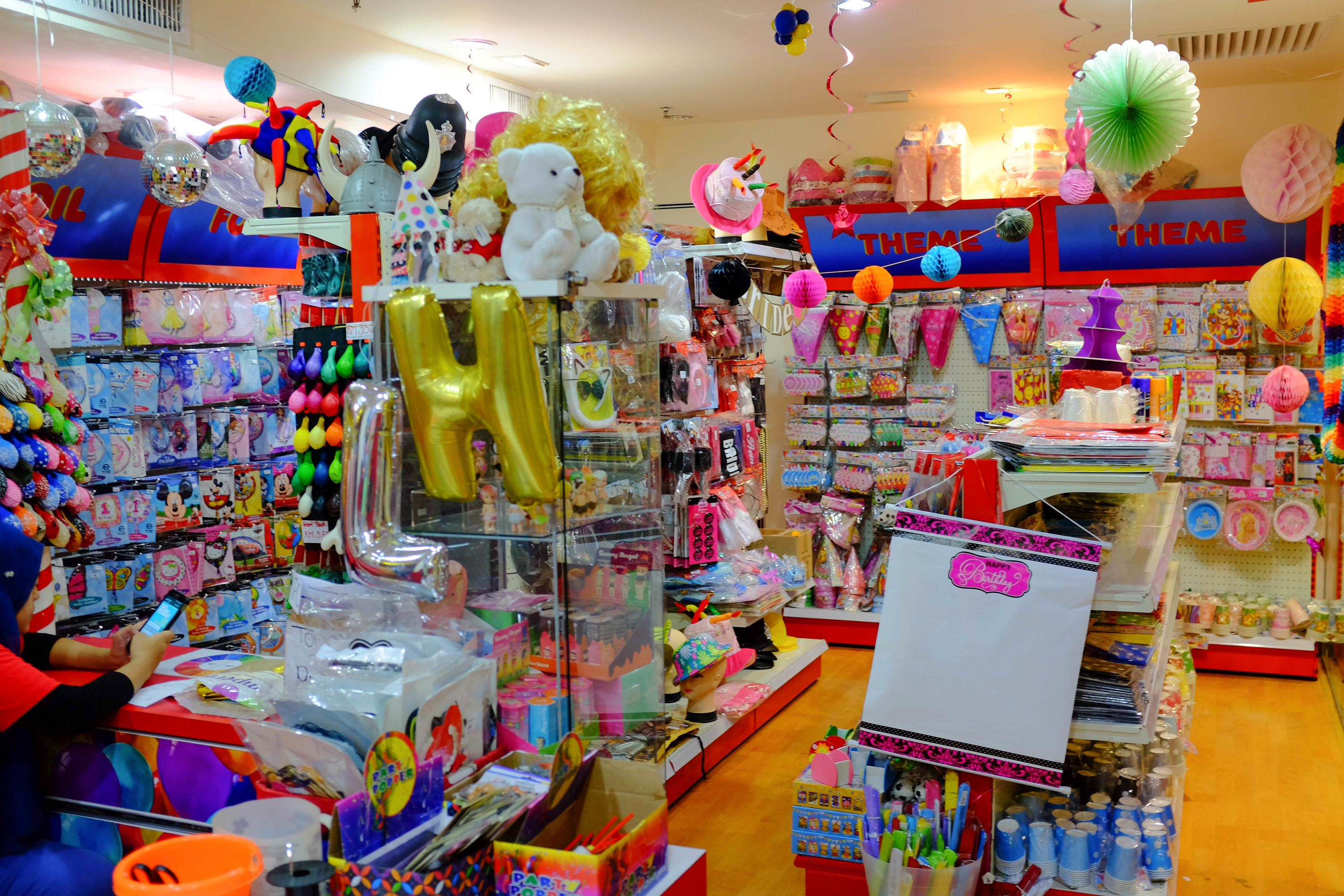  KL  s best party  supply stores 