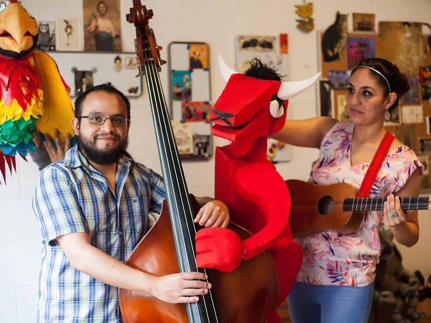 Música con títeres para niños Saltapatrás, un grupo que hace música para niños