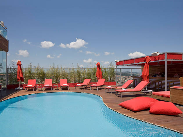 Hillside City Club İstinye Hillside City Club İstinye'nin açık havuzu