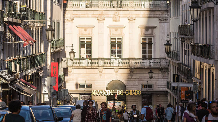 Rua Garrett - Chiado;  armazéns do chiado