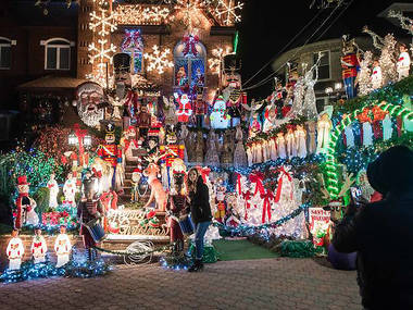 17 Best Christmas Light Displays in the U.S. For A Festive Holiday Show