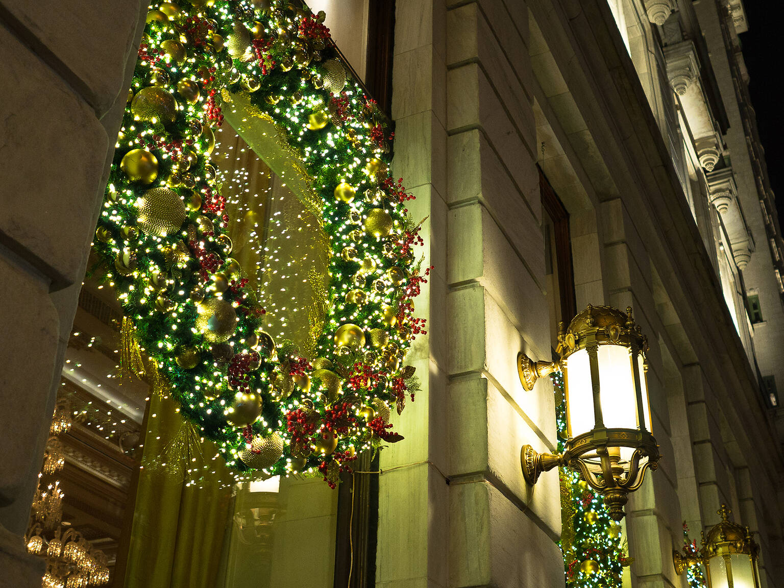 The best Christmas Lights NYC Offers and Festive Attractions