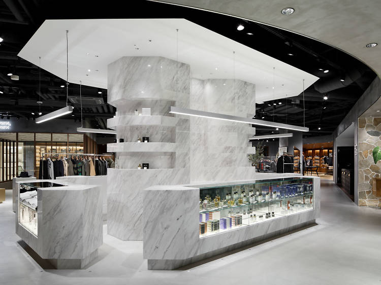 Featured store: Dunhill Ginza flagship store in Tokyo - Inside