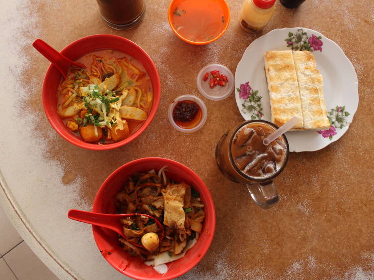 Have a leisurely breakfast Melaka-style