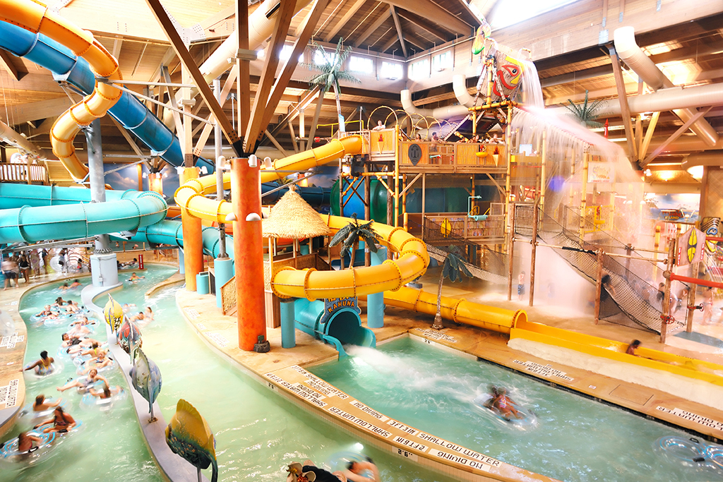 11 Best Indoors Parks In America For Splashing And Sliding   Image 