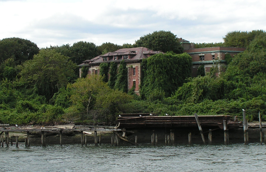 this-creepy-abandoned-island-in-the-east-river-may-soon-open-to-the-public