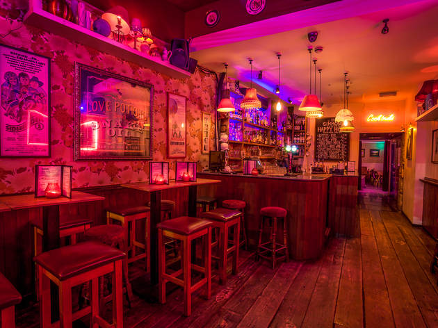 Simmons Mornington Crescent | Bars and pubs in Camden Town, London