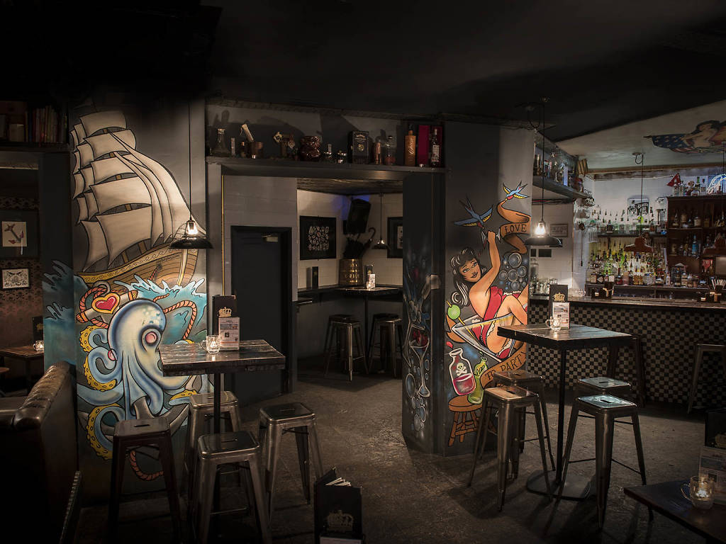 16 Best Bars In Covent Garden For Wine and Cocktails