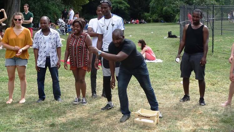 Faire une maraude dans le 13e ou participer à un tournoi de basket avec l’association Dans ma rue