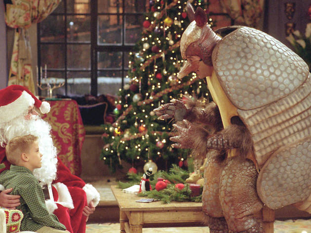 Friends: “The One With the Holiday Armadillo” – Temporada 6, episodio 10. Friends: “The One With the Holiday Armadillo” – Temporada 6, episodio 10.