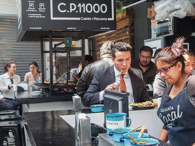 Mercado gastronómico Lugares para comer solo en la CDMX