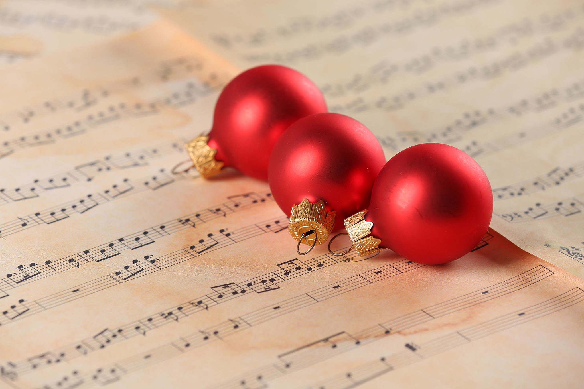 21 Best Classical Christmas Songs For The Holiday Season