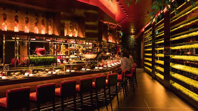 L'atelier de Joel Robuchon, red and black, tapas bar style