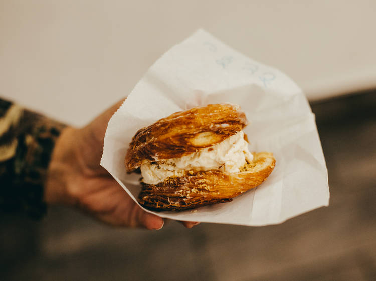 Creamy bun with horchata ice cream at Bengees
