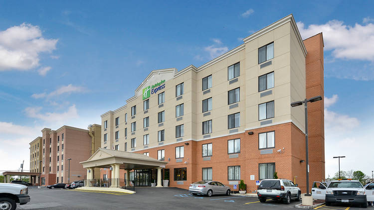 Holiday Inn Express (Photograph: Courtesy Holiday Inn Express - Staten Island West )