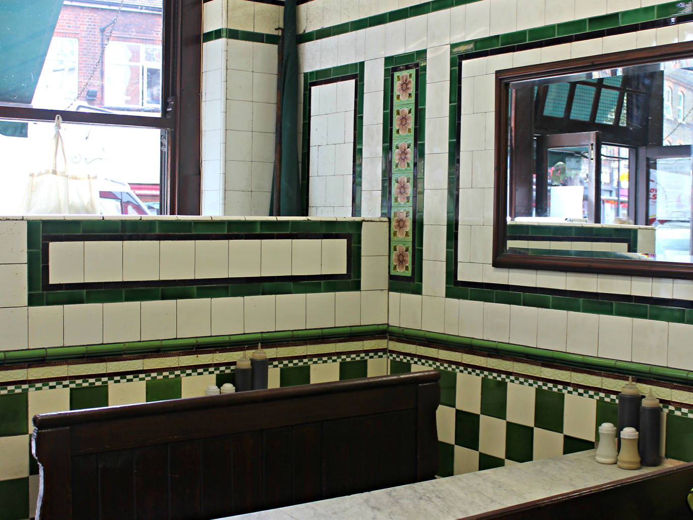 London s Best Pie And Mash Shops 11 Pies To Die For london-s-best-pie-and-mash-shops-11-pies-to-die-for