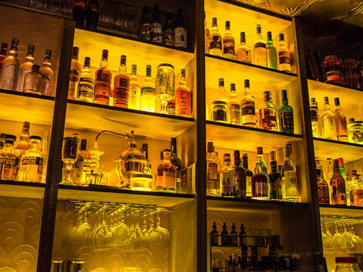 15 Best Cocktail Bars in Paris Right Now