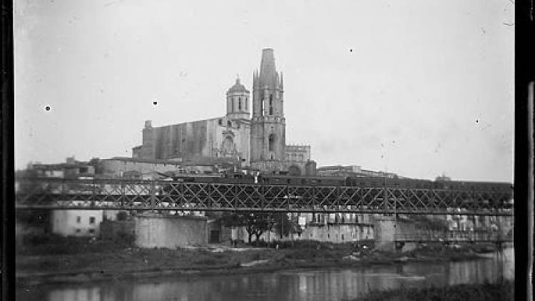 Vista del pont del Ferrocarril sobre el riu Onyar 1930-1935