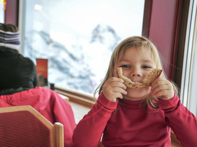 Nens en un restaurant Nens en un restaurant