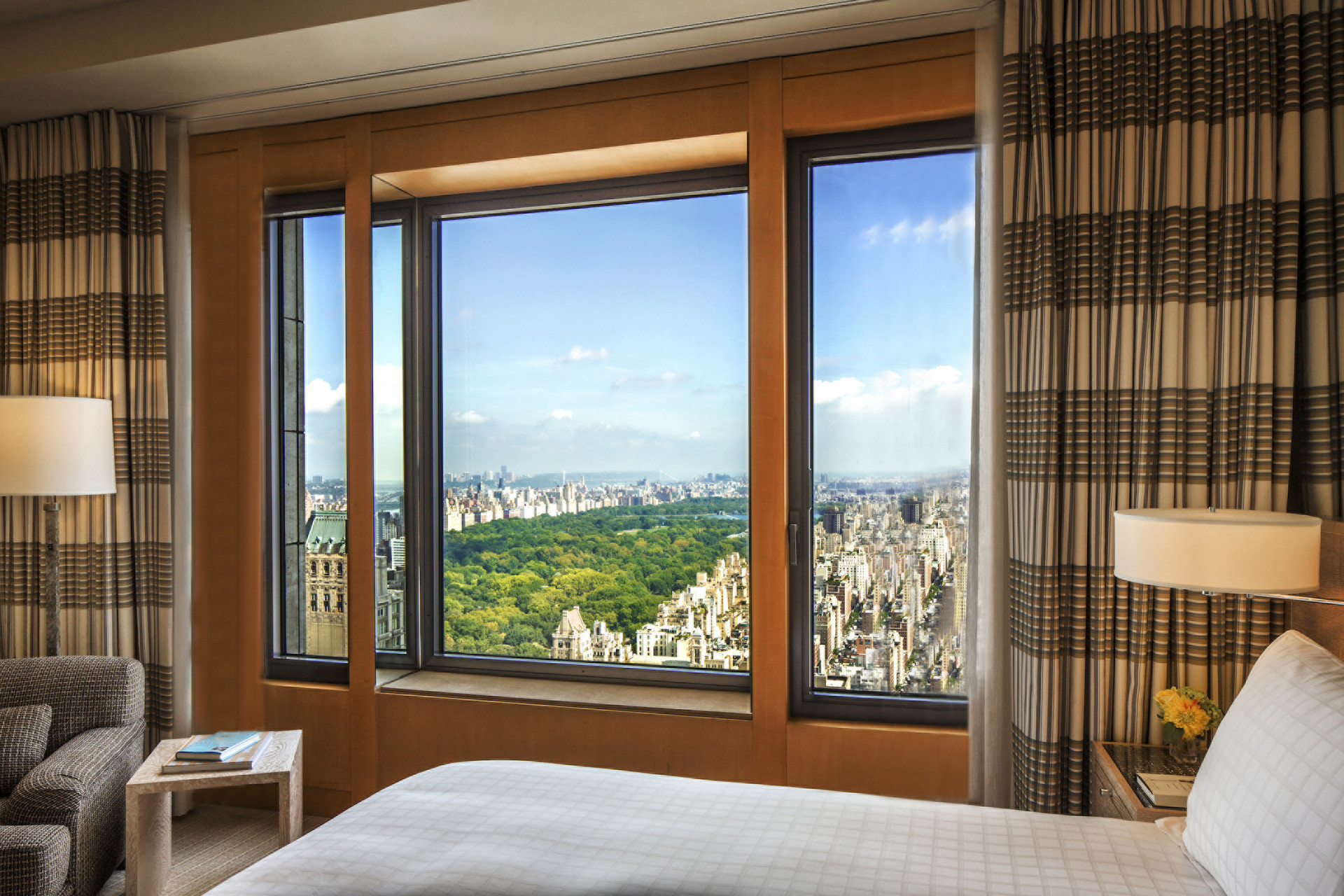 Hotel Rooms in Manhattan, Accommodations