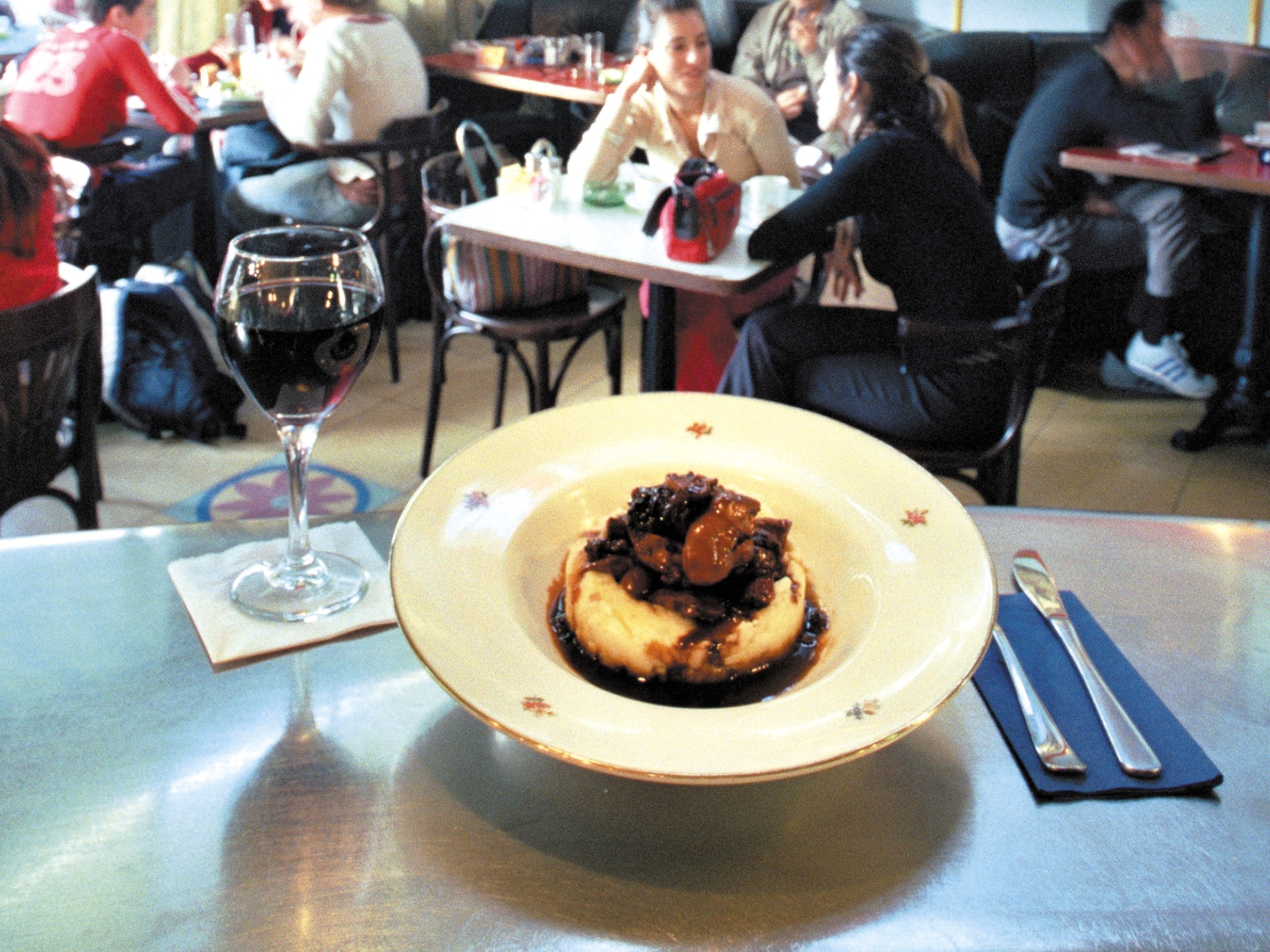 these-tel-aviv-caf-s-are-the-best-of-the-city-center