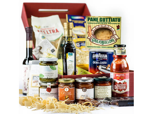 Buy > new york food gift baskets > in stock