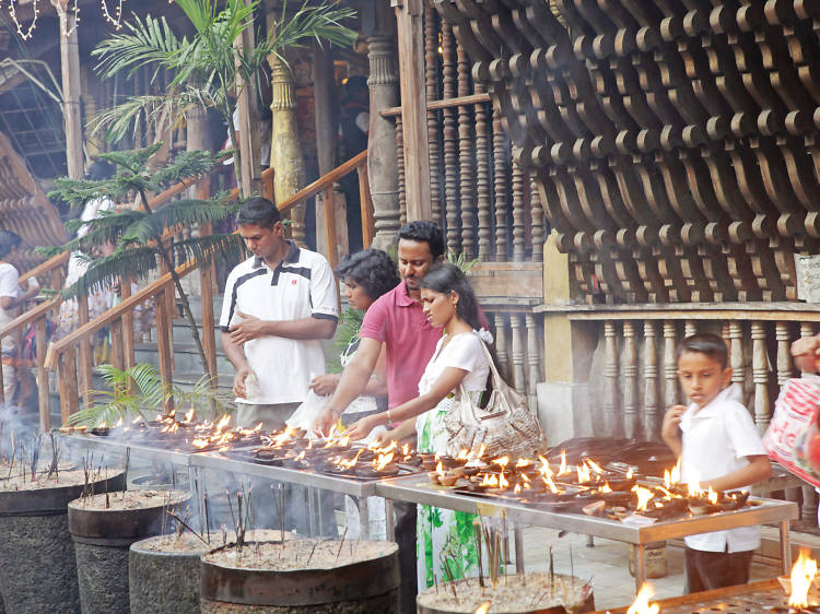 Obtain blessings for the New Year at the Gangaramaya Temple