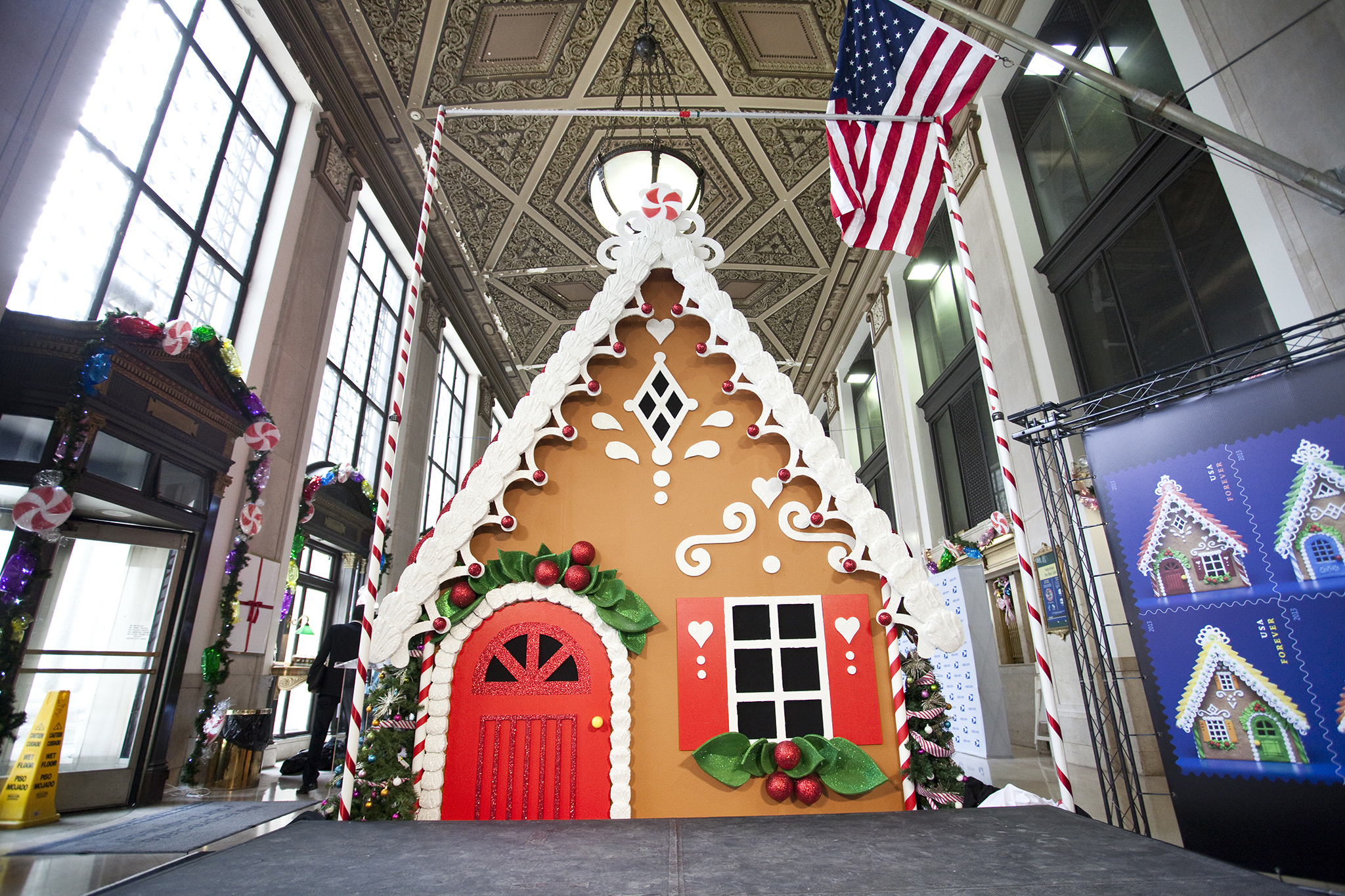 Featured image of post Office Cardboard Gingerbread House