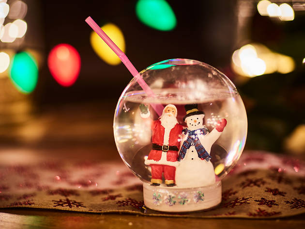 The Globe Bar Nyc Creepingthyme Info A Tail From Snow Globe At This Holiday Pop Up Bar