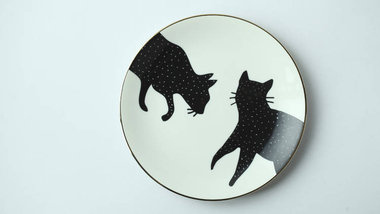 Plate with cat print