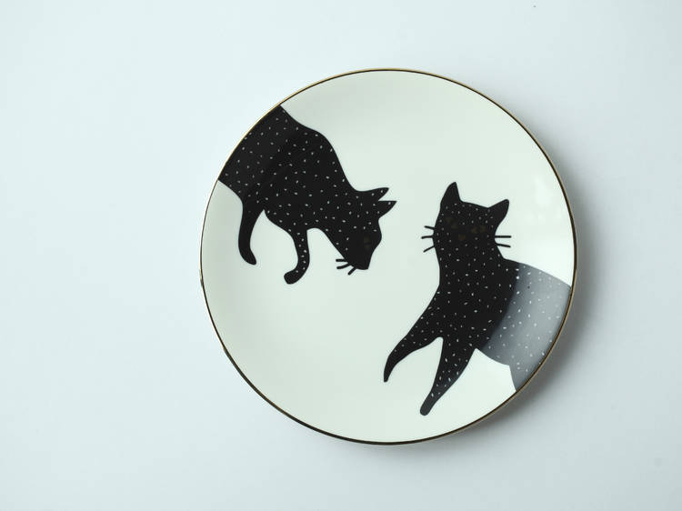 Plate with cat print