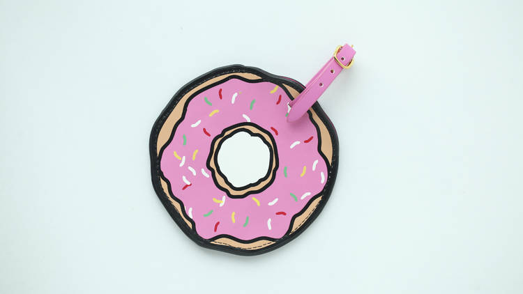 Doughnut-shaped luggage tag