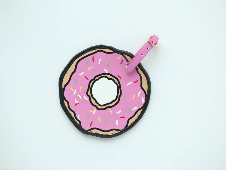 Doughnut-shaped luggage tag