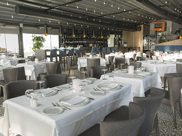 Ouzo Roof Ouzo Roof, Wyndham Grand İstanbul Kalamış Marina Hotel'de.