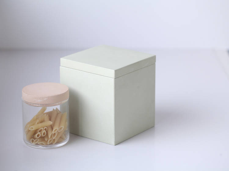 Glass food container and square food container