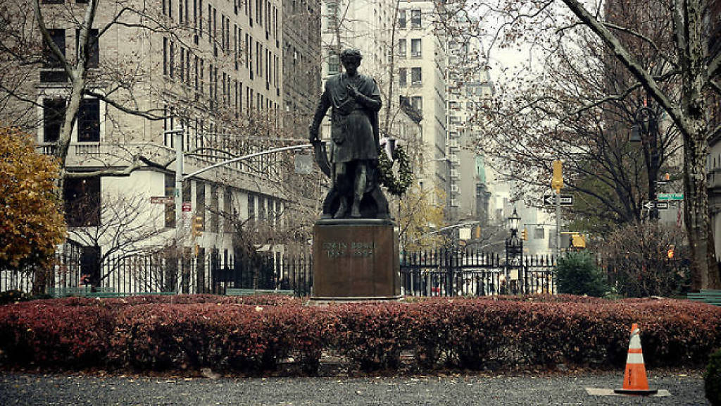 Christmas Eve Caroling in Gramercy Park Things to do in New York
