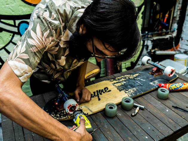 Crackets En Calor presenta su nuevo video de la web serie Tribus Urbanas: longboarding