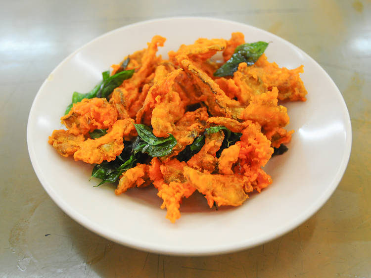 Deep-fried bitter gourd at Pandian's stall