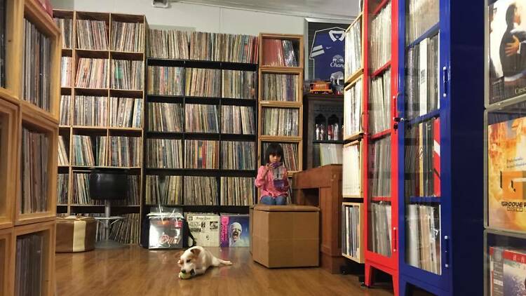 Record Shop ร้านแผ่นเสียง