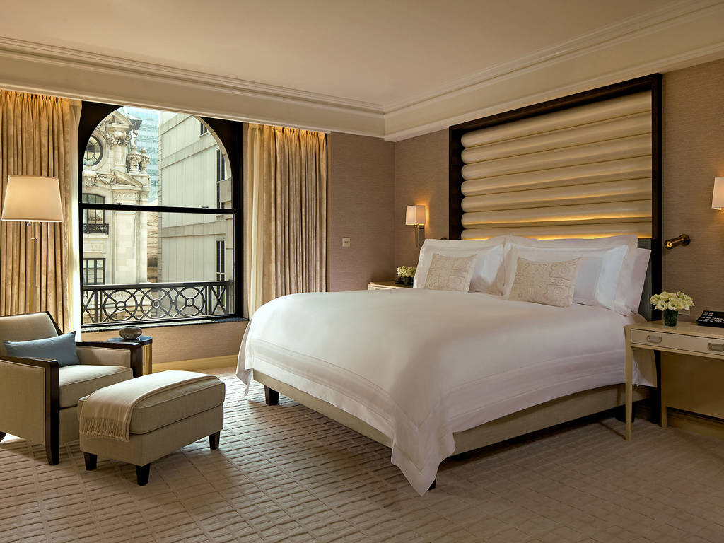 17 Best Hotels With a View in NYC for 2024 | Best Places to Stay in NYC